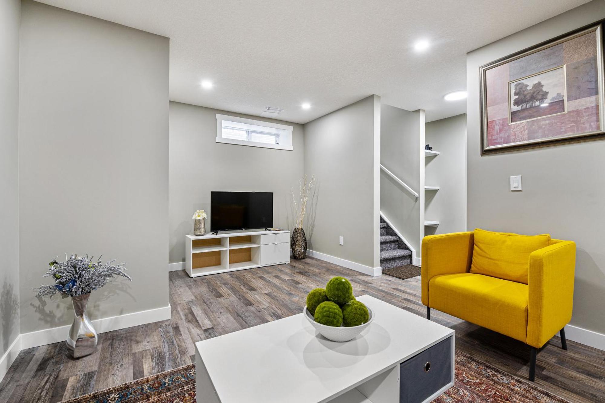 Modern 2 Bedroom Basement Suite With Laundry カルガリー エクステリア 写真