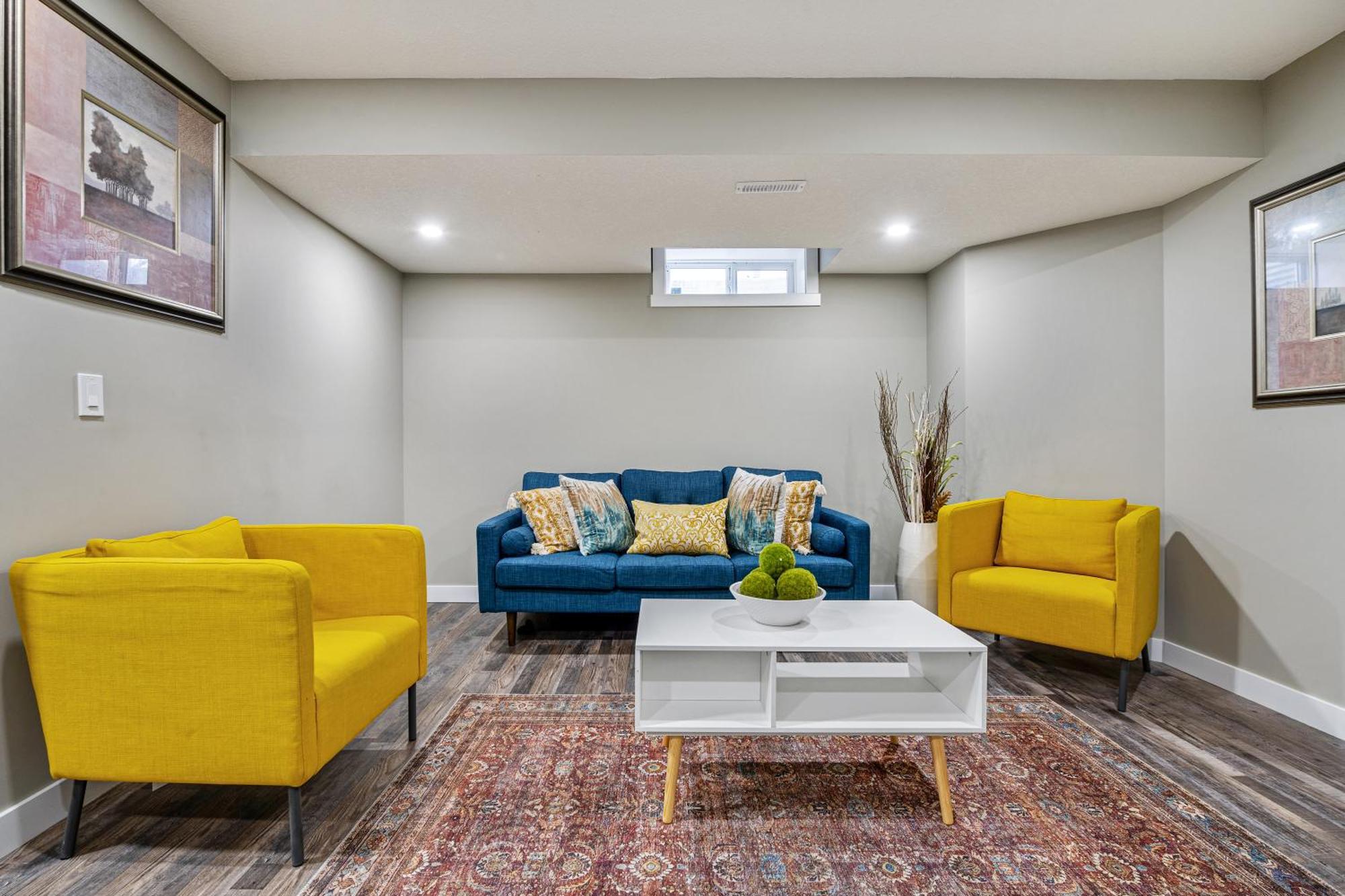 Modern 2 Bedroom Basement Suite With Laundry カルガリー エクステリア 写真